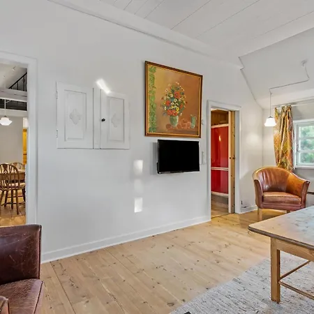 2 Bedroom Lovely In