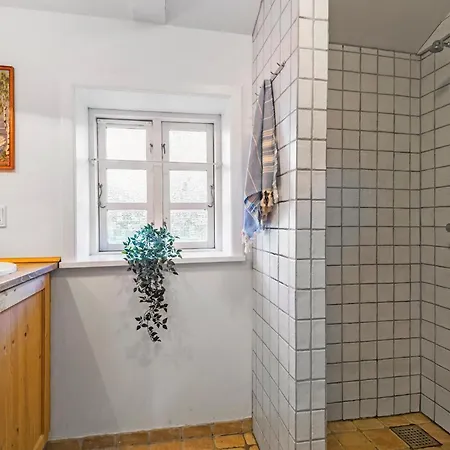 2 Bedroom Lovely In