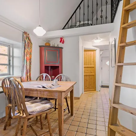 1 Bedroom Awesome In Prázdninový dům