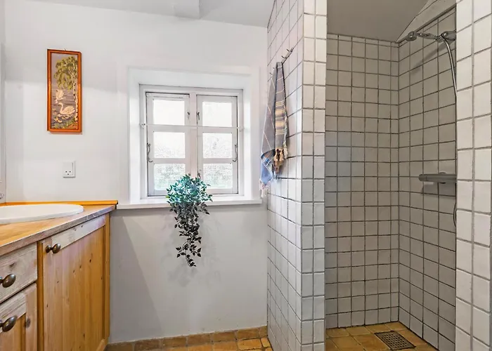 2 Bedroom Lovely In
